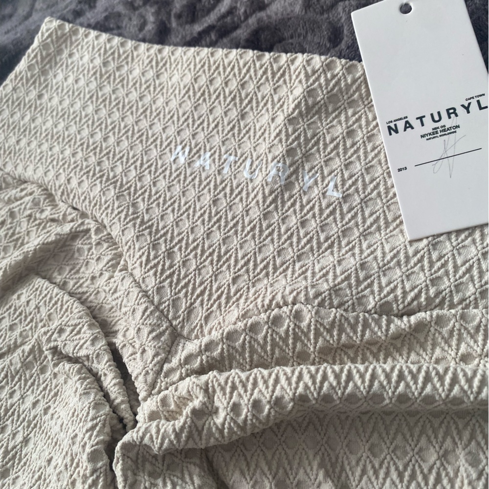 Large Textured Lounge Leggings. Naturyl by Niykee Heaton NBK.  NWT New With Tags